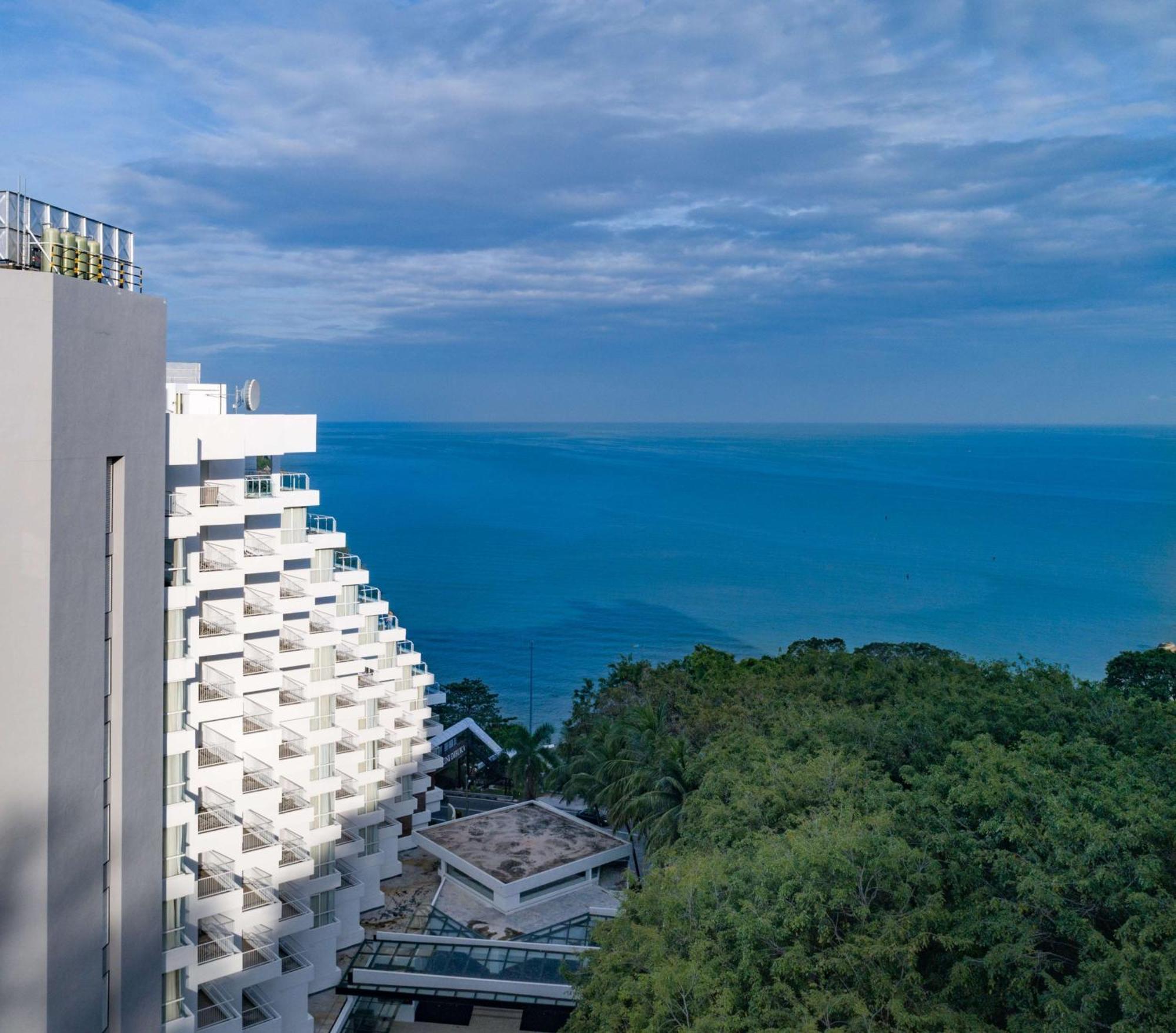 Doubletree Resort By Hilton Hotel Penang Batu Ferringhi Exterior photo