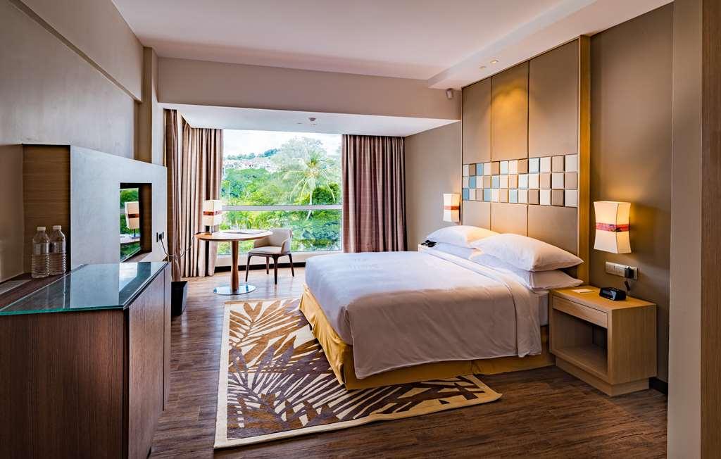 Doubletree Resort By Hilton Hotel Penang Batu Ferringhi Room photo